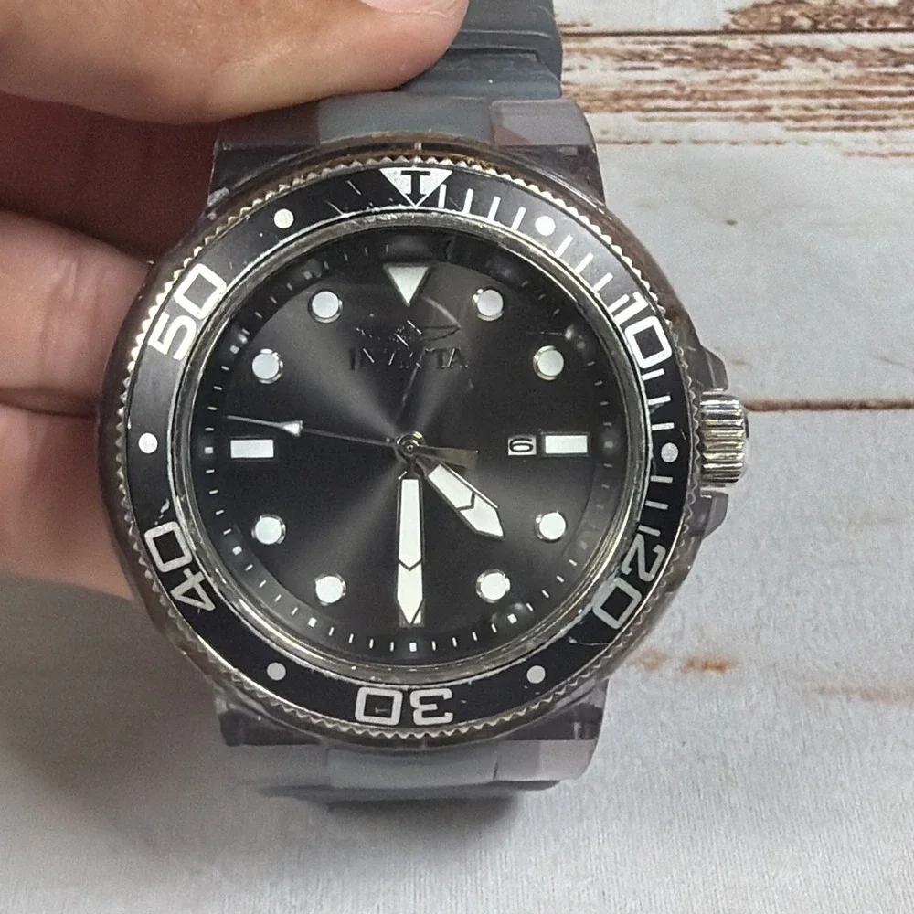 Invicta Pro Diver 32330 Mens Watch Black Dial Gray Silicone Strap Needs Batt